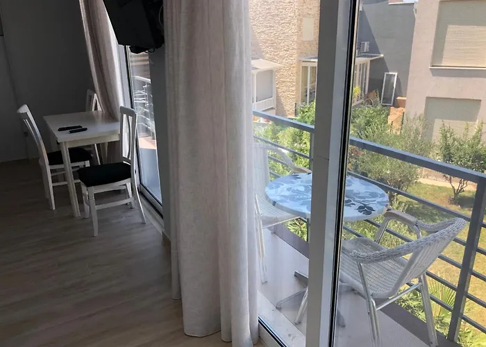 Deni Lalzi Bay Rooms